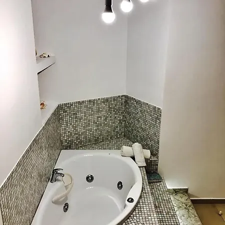 Queen Boutique 3* Mykonos Town