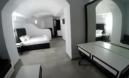 Queen Boutique Mykonos Town